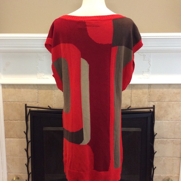 Donna Karan reds and neutrals sweater tunic. - Picture 2 of 2